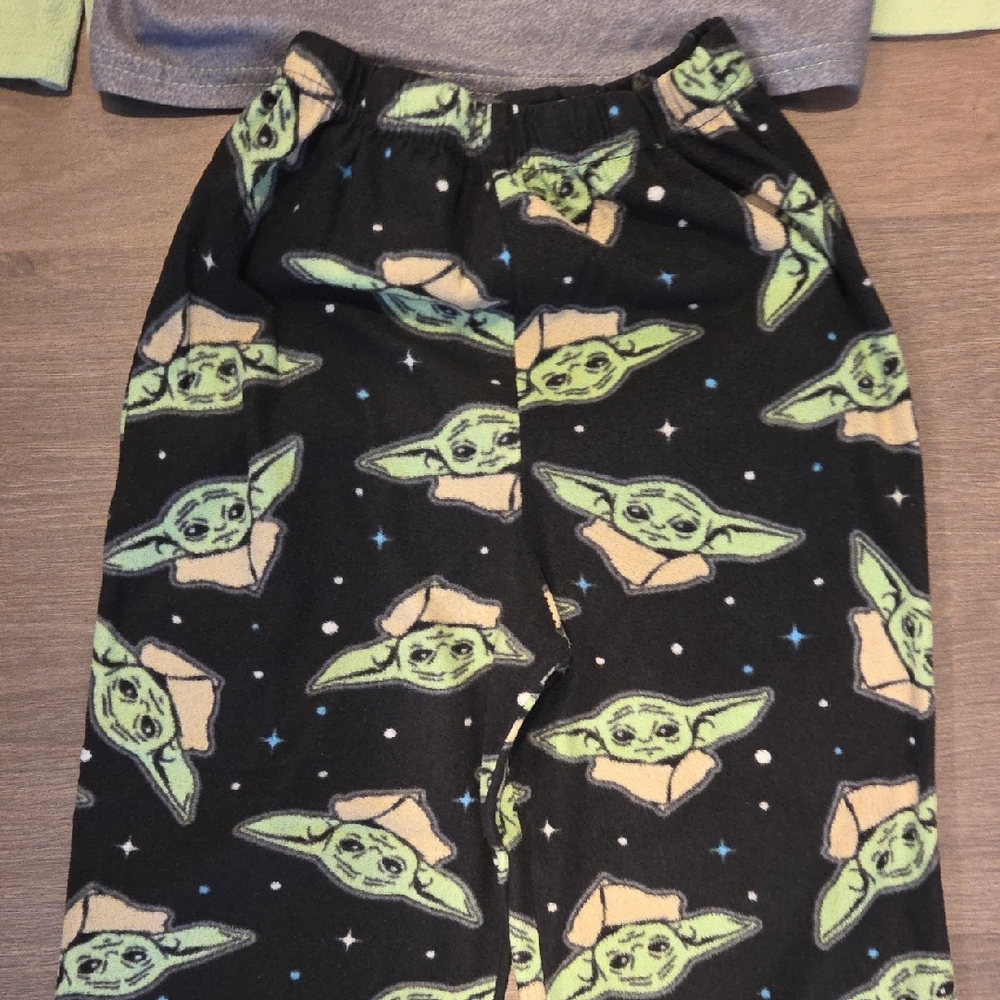 Star Wars Yoda Pajama Set & Slippers 8 - Picture 3 of 4
